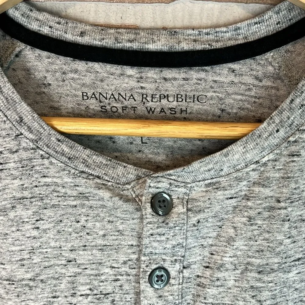 Banana Republic Soft Wash Gray Heather Henley Long Sleeve Shirt Mens